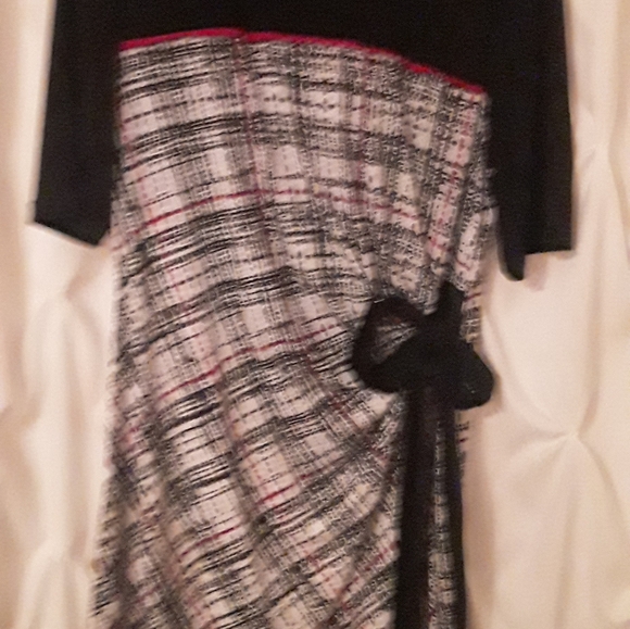 Dress - Picture 2 of 4